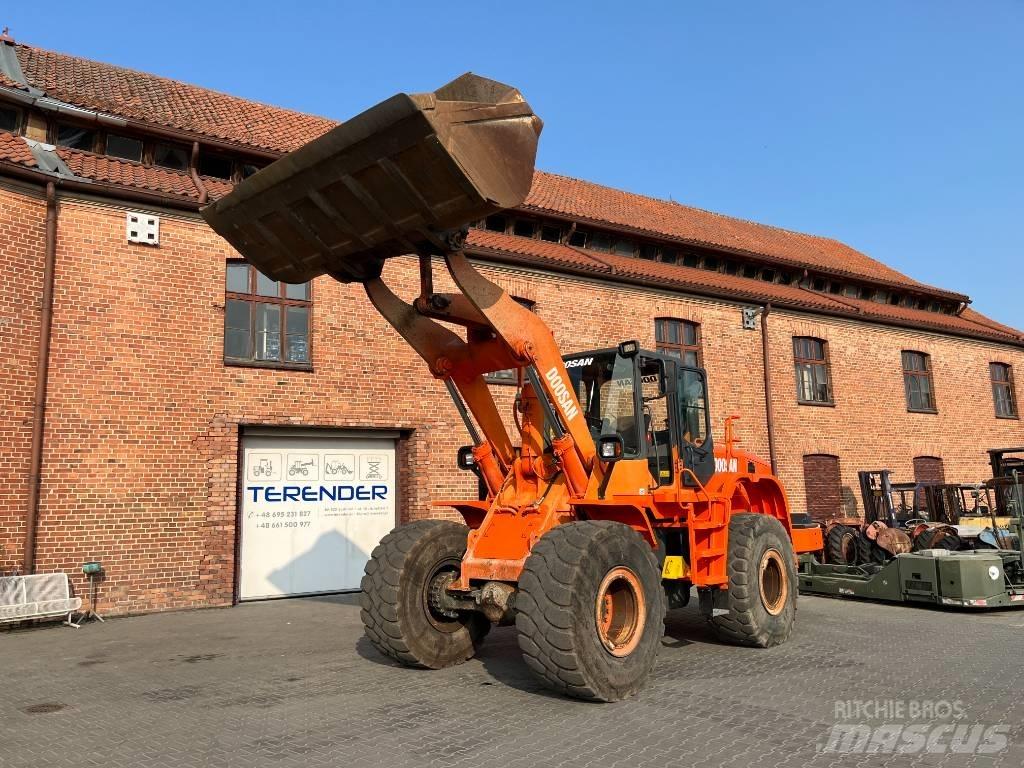 Doosan DL 300 Iekrāvēji uz riteņiem