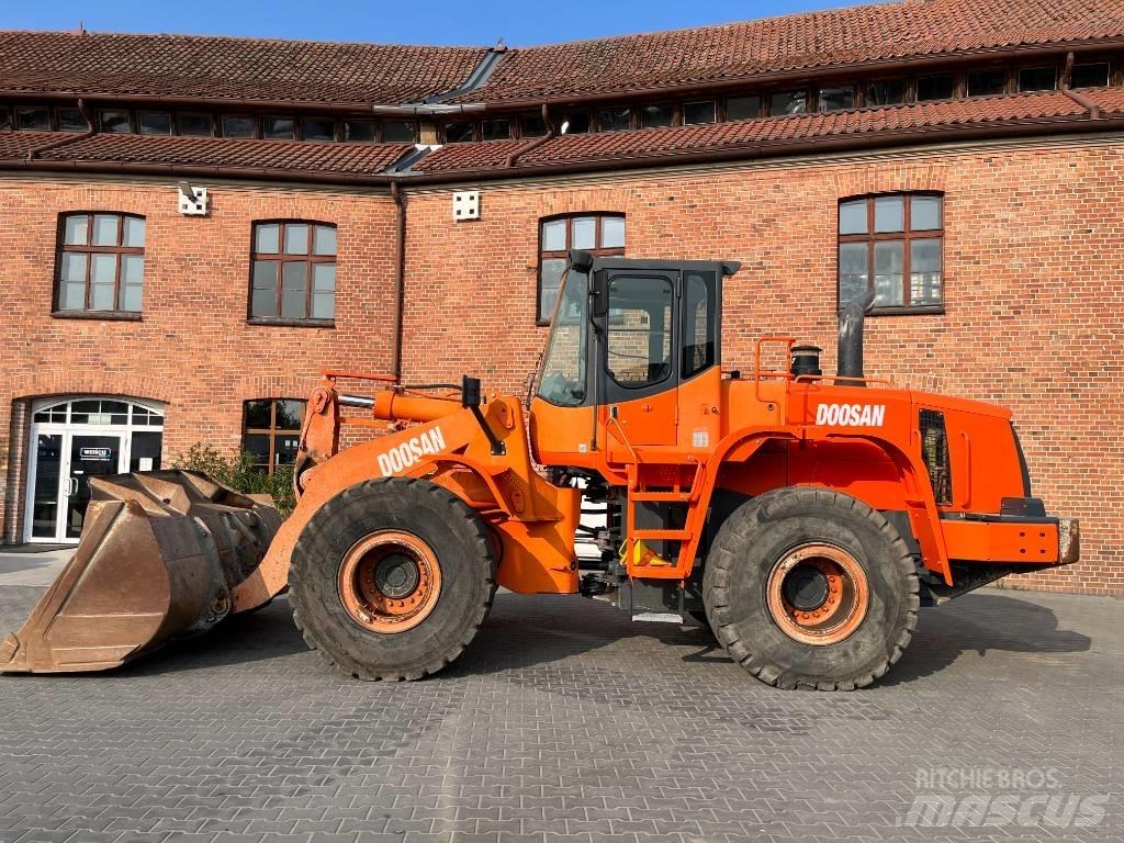 Doosan DL 300 Iekrāvēji uz riteņiem