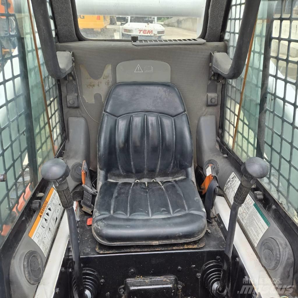 Bobcat S 300 Lietoti riteņu kompaktiekrāvēji