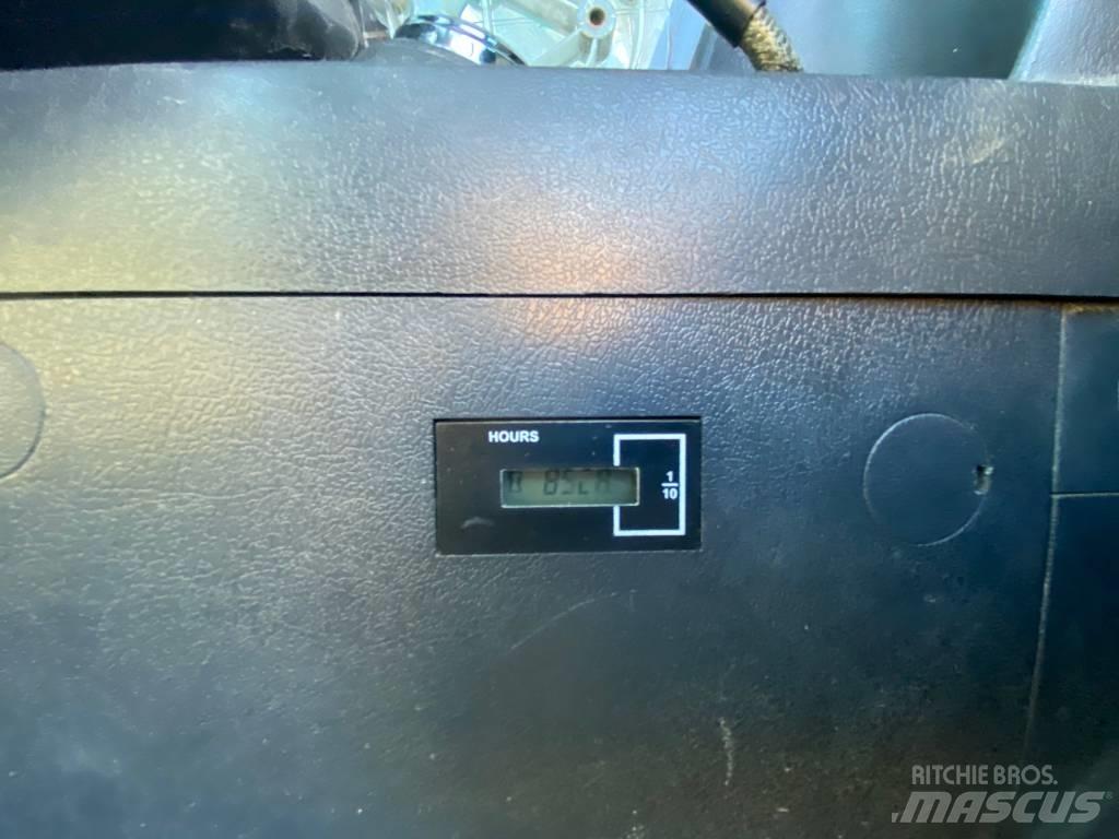 Hyundai HW160 Ekskavatori uz riteņiem