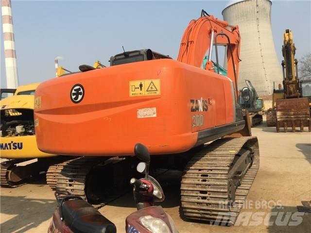 Hitachi ZX 200 Kāpurķēžu ekskavatori