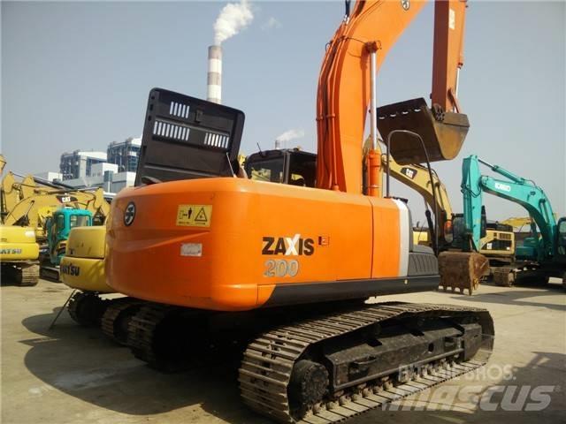 Hitachi ZX 200 Kāpurķēžu ekskavatori