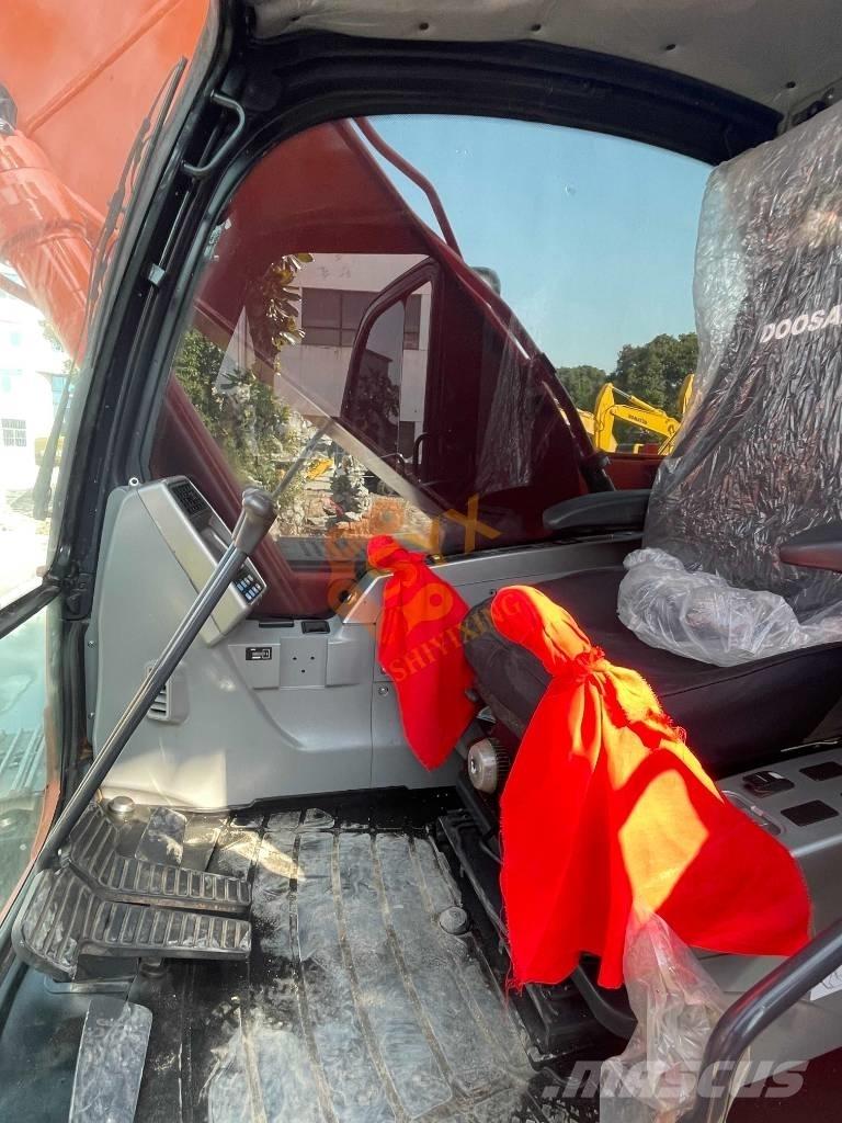 Doosan DX 225 LC Kāpurķēžu ekskavatori