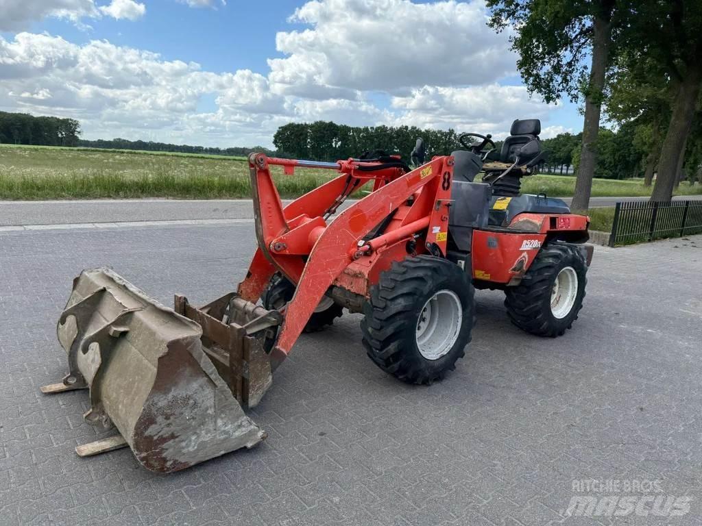 Kubota R520NH Iekrāvēji uz riteņiem