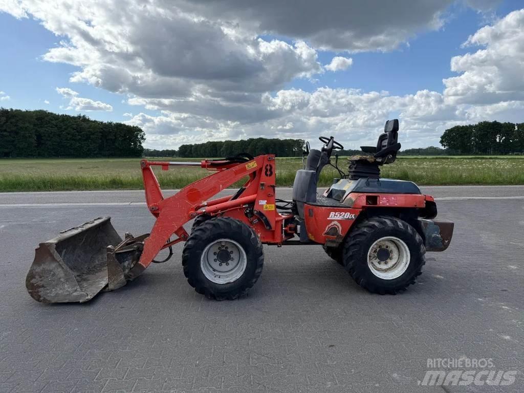 Kubota R520NH Iekrāvēji uz riteņiem