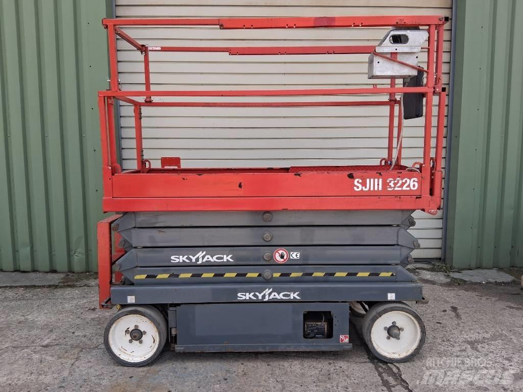 SkyJack SJ III 3226 Šķerveida pacēlāji