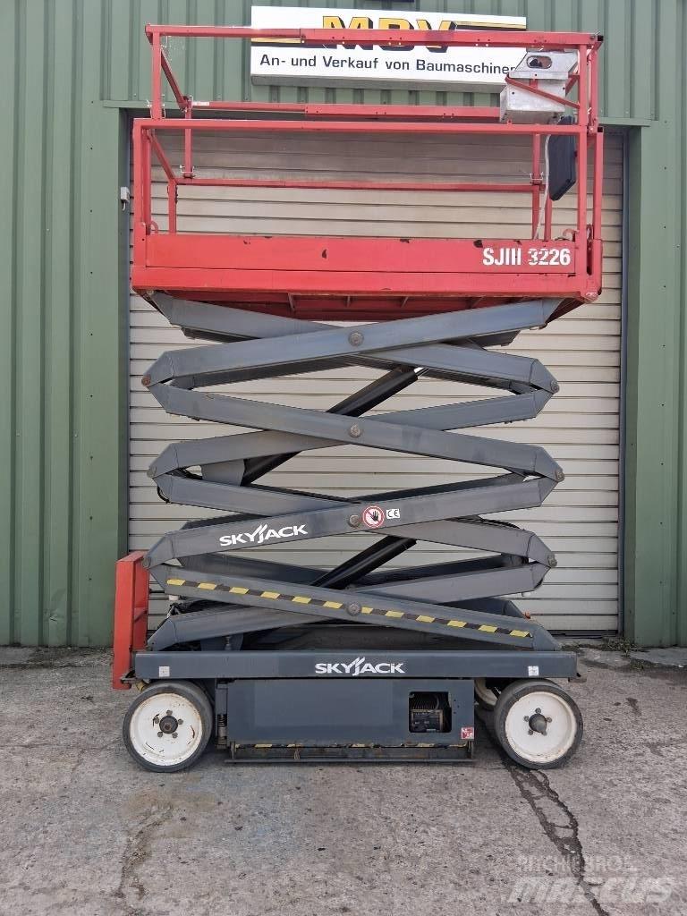 SkyJack SJ III 3226 Šķerveida pacēlāji