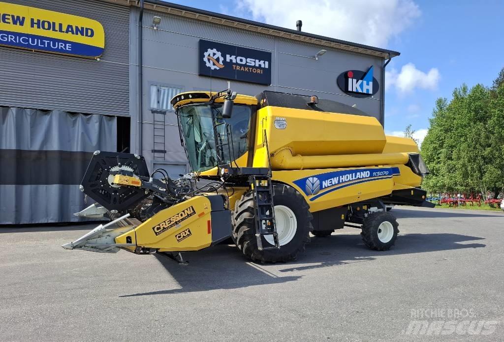 New Holland TC 5070 Ražas novākšanas kombaini
