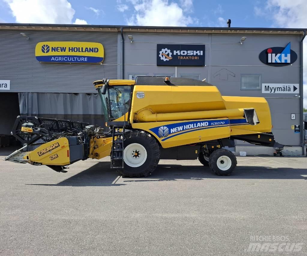 New Holland TC 5070 Ražas novākšanas kombaini