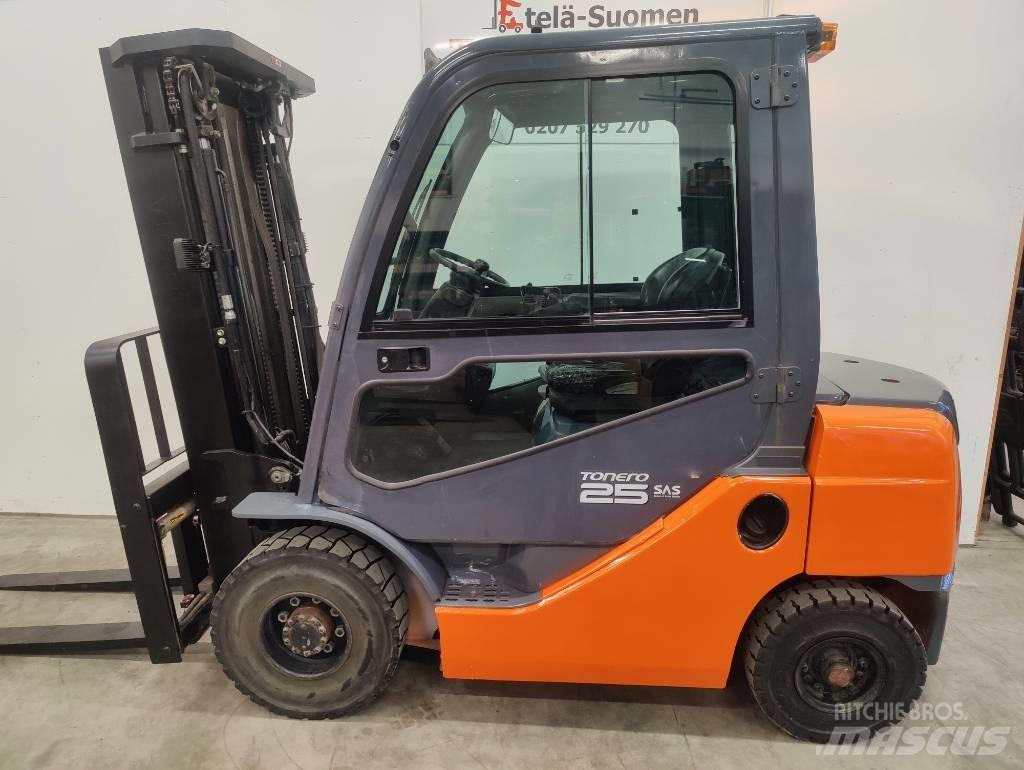 Toyota 02-8 FDF25 Tehnika ar dīzeļa dzinēju