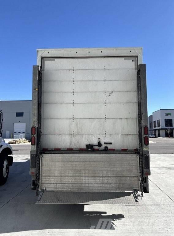 Freightliner M2 Furgons