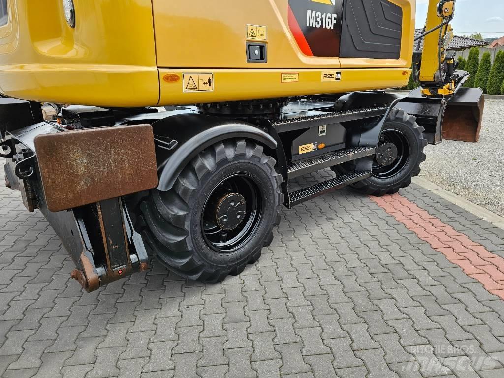 CAT M 316 F Ekskavatori uz riteņiem