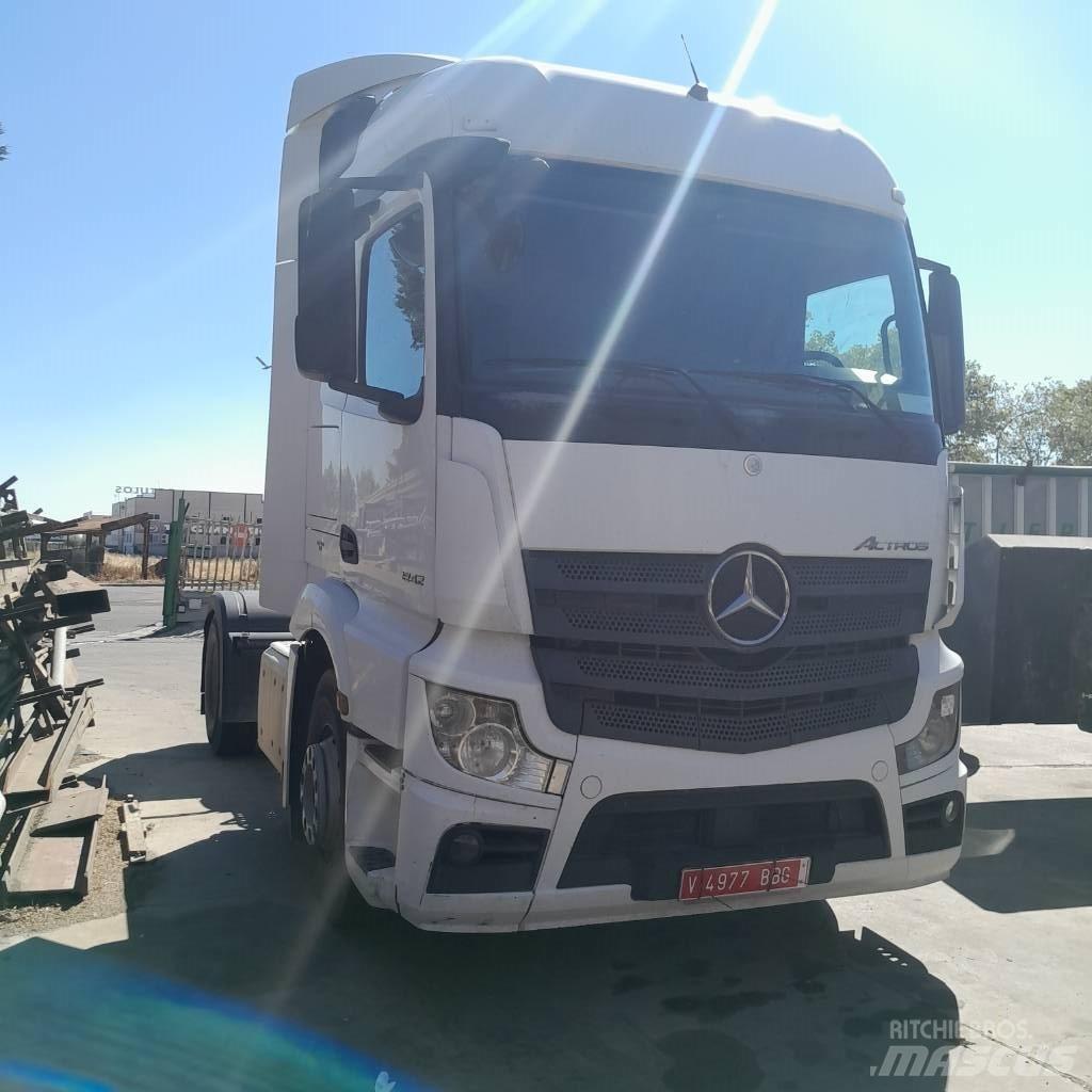 Mercedes-Benz 1842 Vilcēji