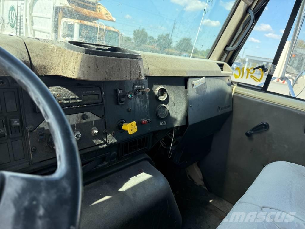 International 2574 Atkritumu izvešanas transports