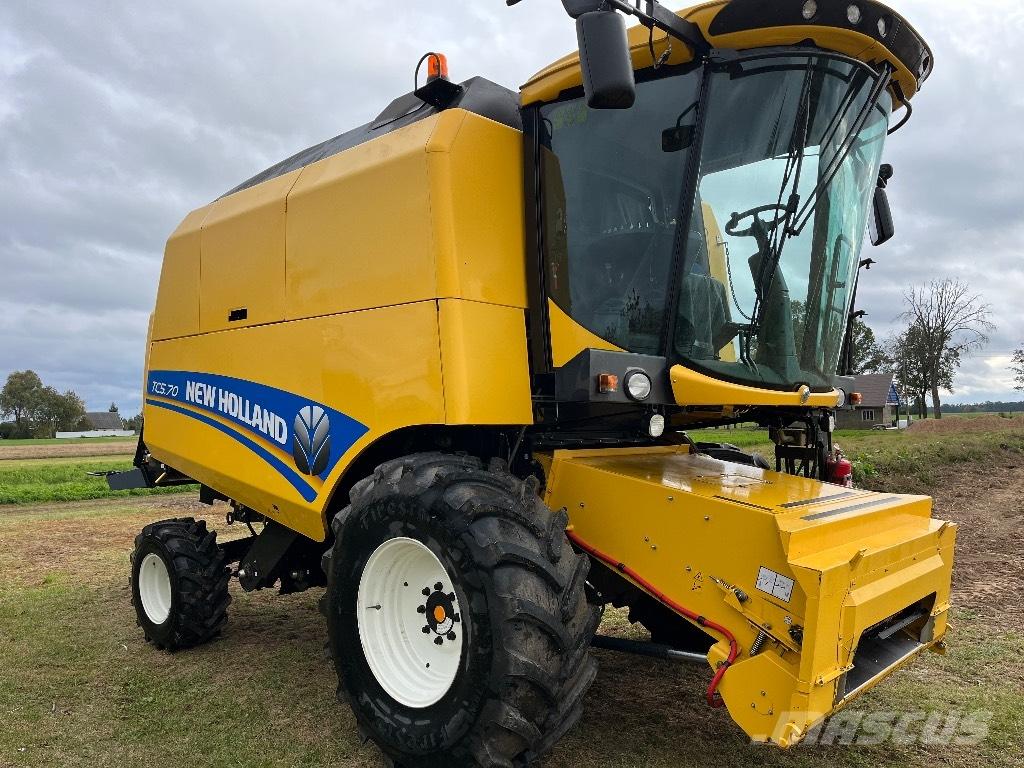 New Holland TC 5.70 Ražas novākšanas kombaini