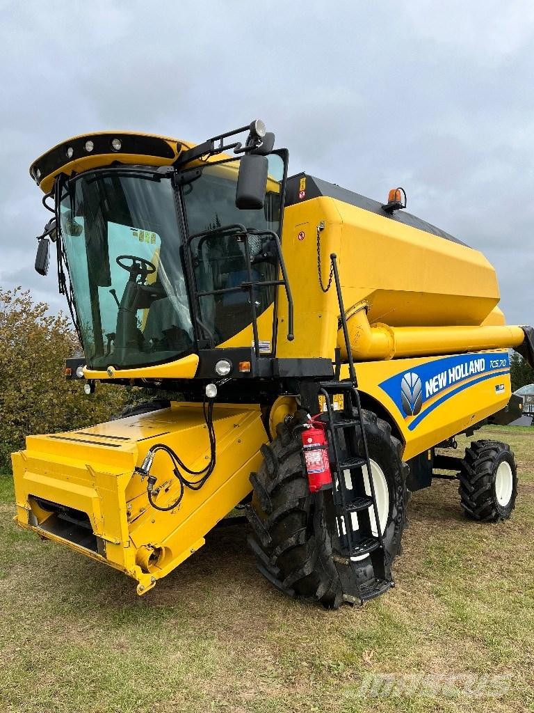 New Holland TC 5.70 Ražas novākšanas kombaini