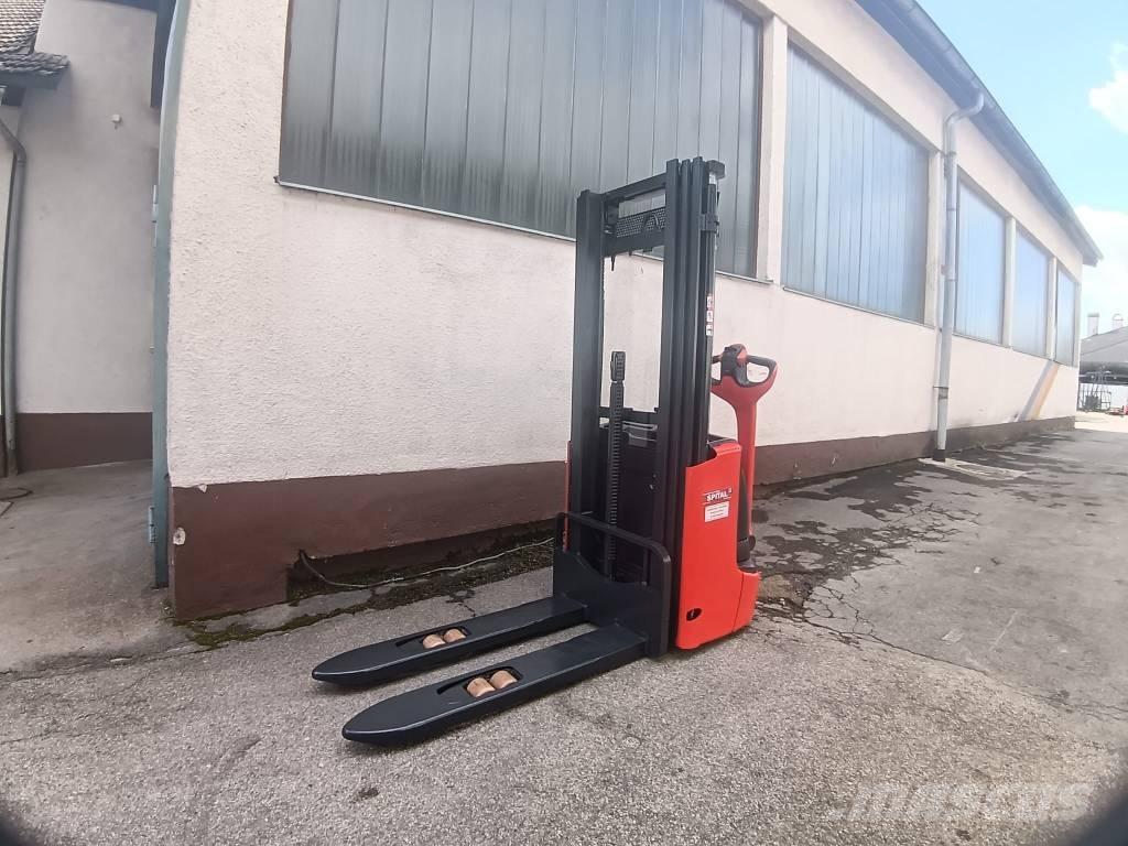 Linde L 12 Pašgājēji krautnētāji