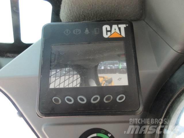 CAT 226 D Lietoti riteņu kompaktiekrāvēji