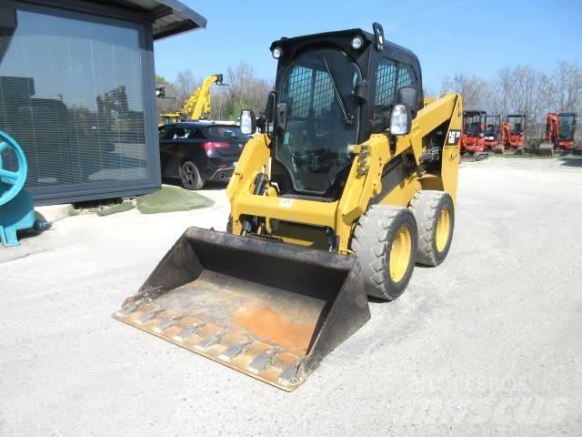 CAT 226 D Lietoti riteņu kompaktiekrāvēji