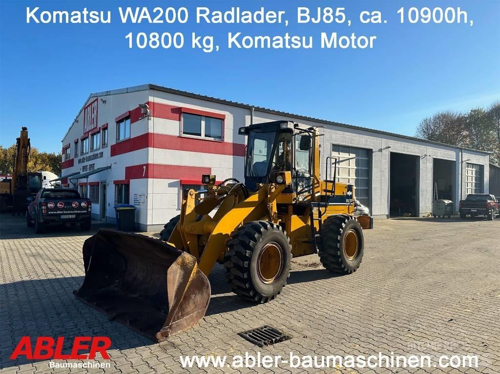 Komatsu WA200 Iekrāvēji uz riteņiem