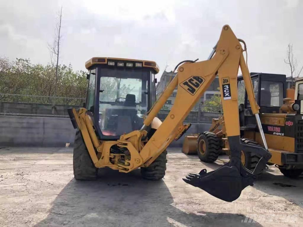 JCB 3cx Ekskavatori-iekrāvēji