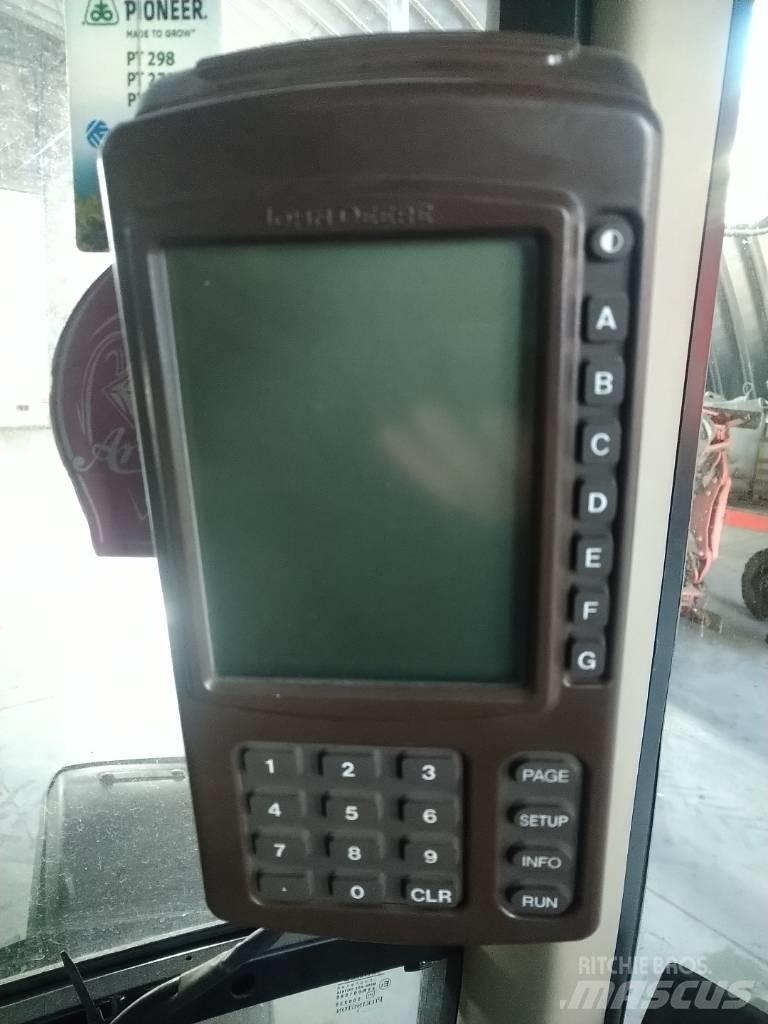John Deere 732 Piekabināmie smidzinātāji(miglotāji)