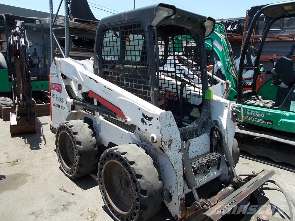 Bobcat S510 Lietoti riteņu kompaktiekrāvēji