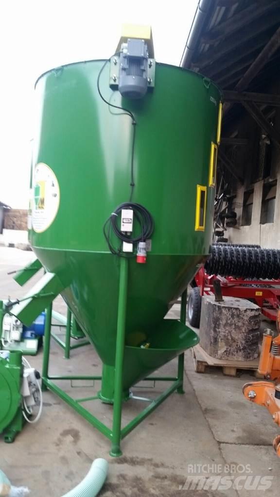  M-Rol 2000 kg Skābbarības atgriezēji/skābbarības bedres