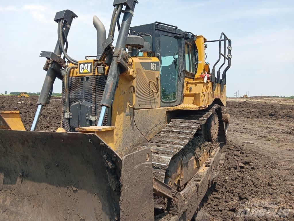CAT D 6 T XL Kāpurķēžu buldozeri