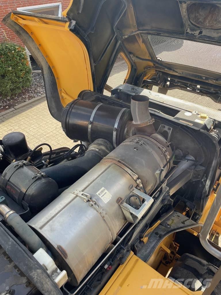 Volvo L220G Iekrāvēji uz riteņiem