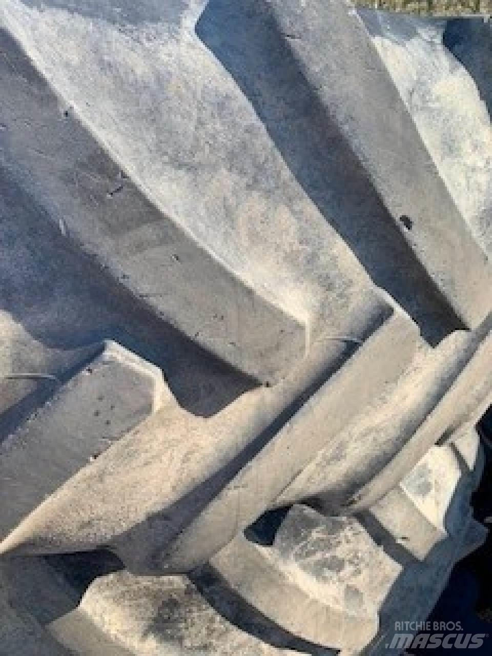 Mitas 680/80R42 Riepas, riteņi un diski