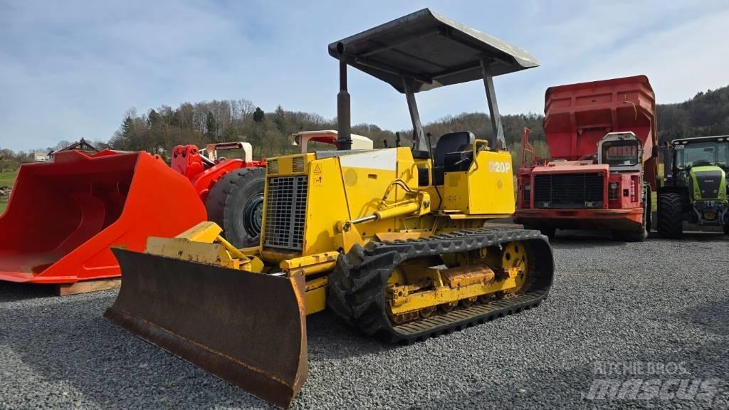Komatsu D20P-7 Kāpurķēžu buldozeri