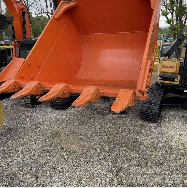 Hitachi ZX200 Kāpurķēžu ekskavatori