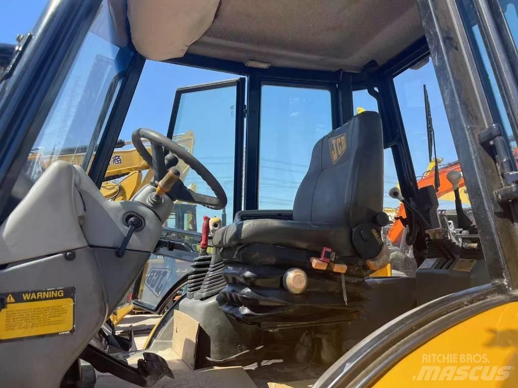 JCB 4 CX Ekskavatori-iekrāvēji