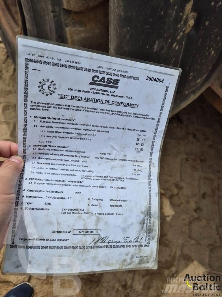 CASE 921 E Iekrāvēji uz riteņiem