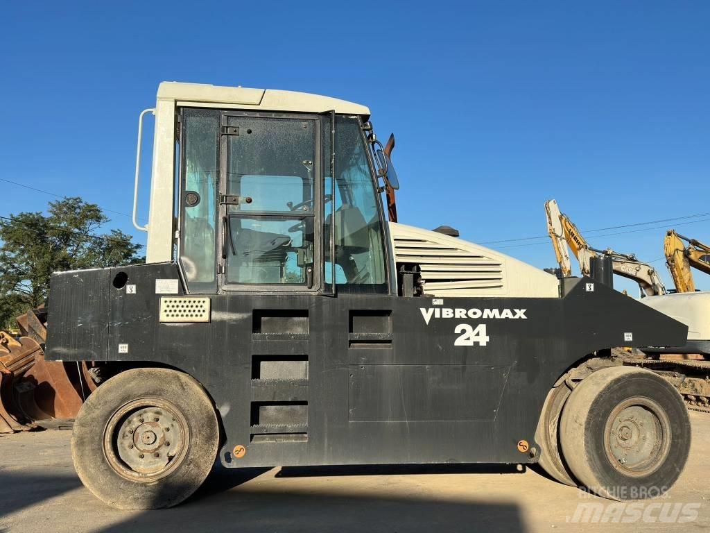 Vibromax W2400 Pneimatiskie veltņi