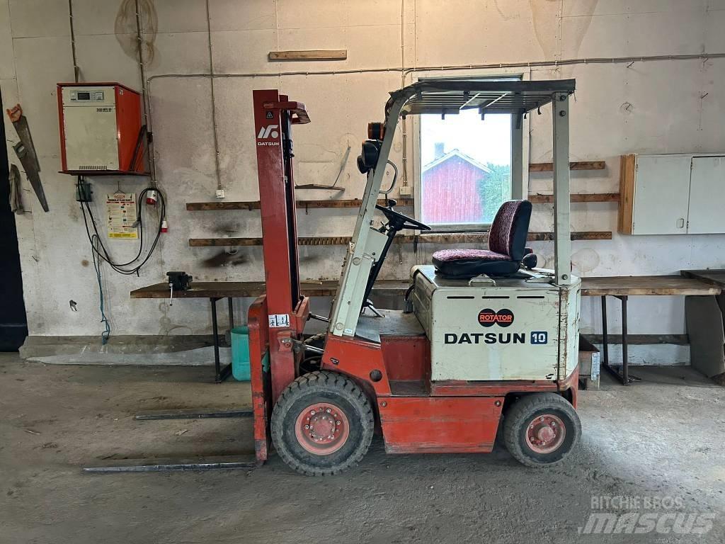 Datsun 10 Elektriskie iekrāvēji