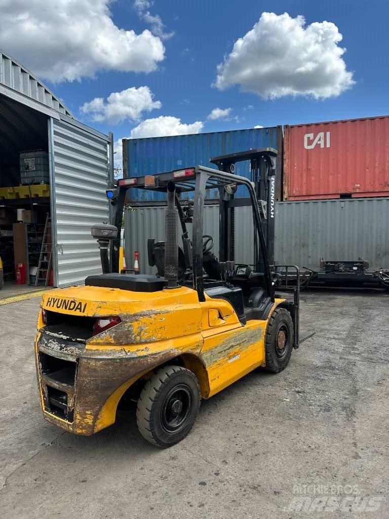 Hyundai 45 D-9 Tehnika ar dīzeļa dzinēju