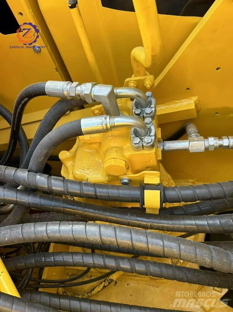 Komatsu PC 220-8/ Kāpurķēžu ekskavatori