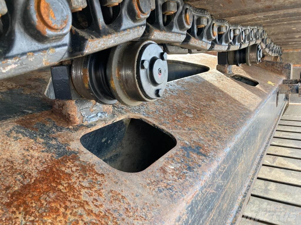 Hitachi ZX225USLC-5B Kāpurķēžu ekskavatori