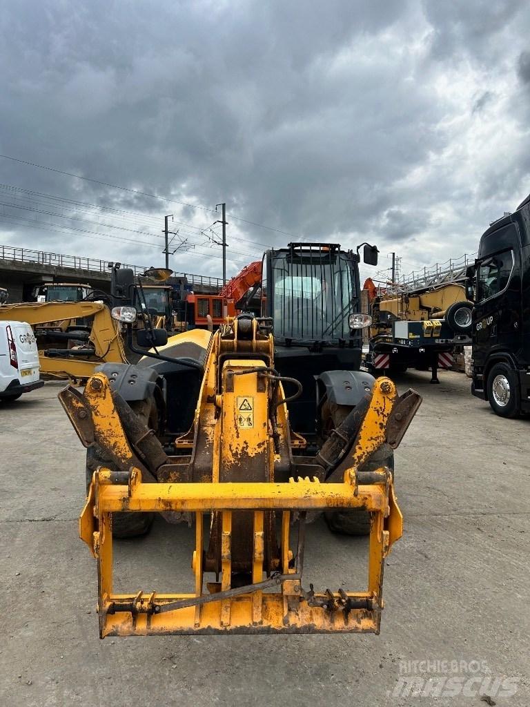 JCB 535-140 Teleskopiskie manipulatori