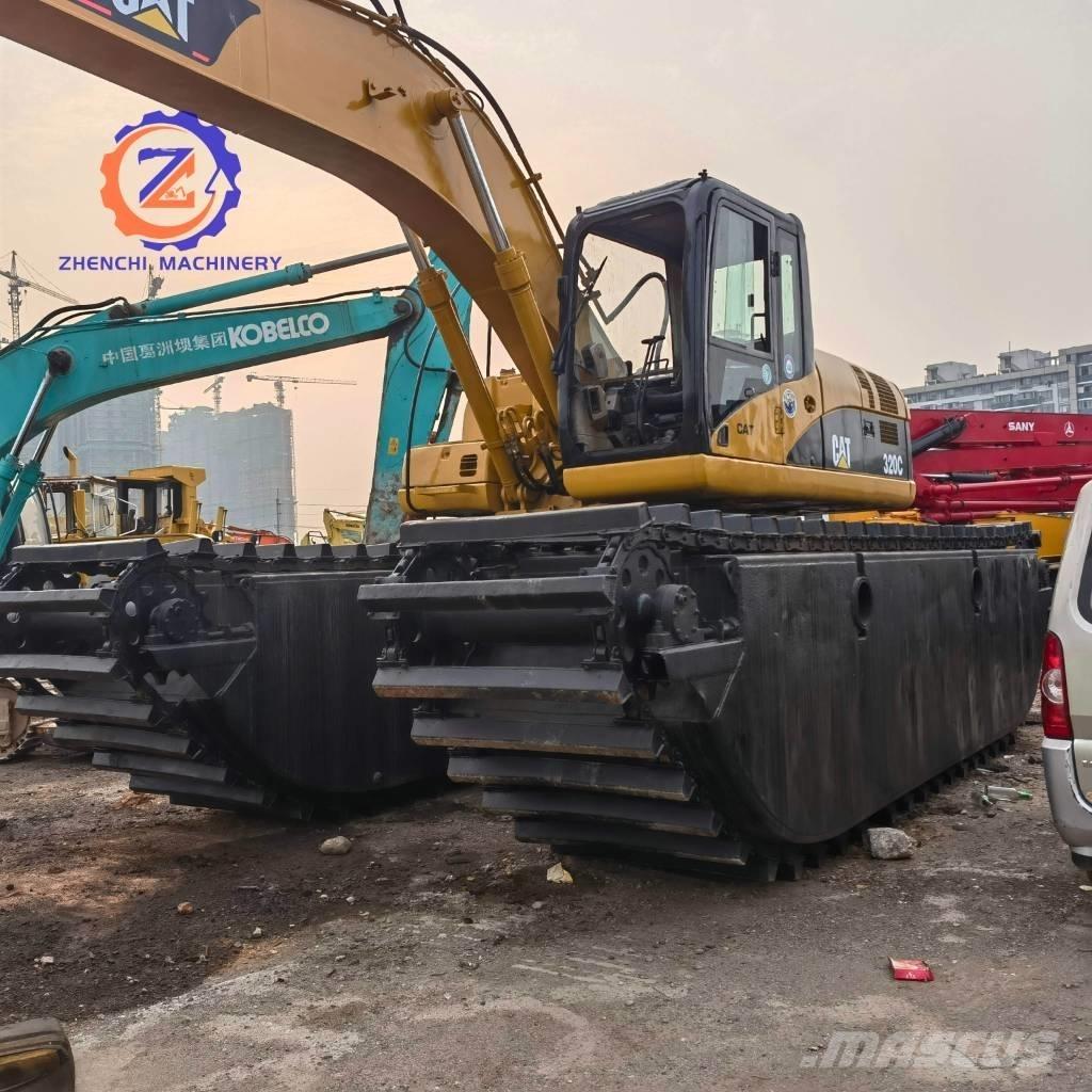 CAT 320 C Amfībijas tipa ekskavatori