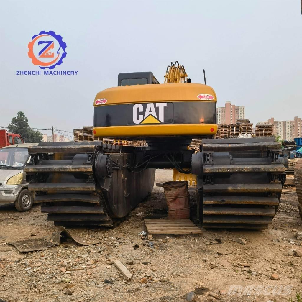 CAT 320 C Amfībijas tipa ekskavatori