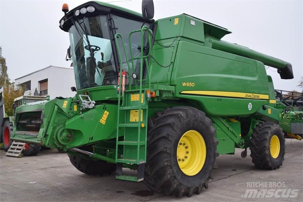 John Deere W 650 Ražas novākšanas kombaini