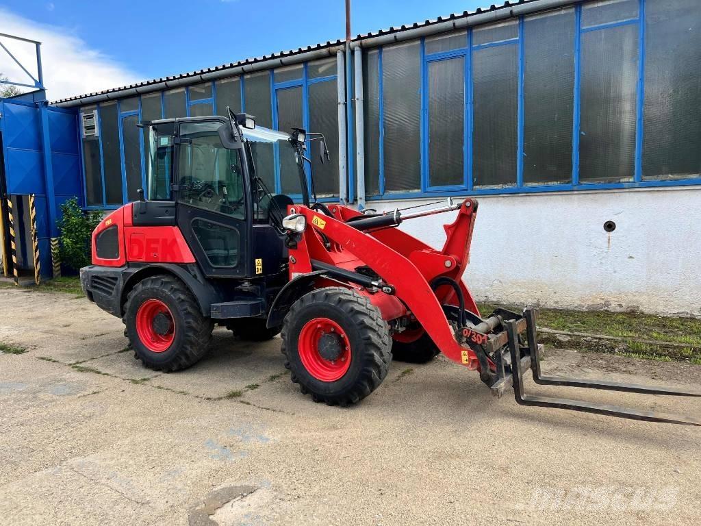 Kubota R082 Iekrāvēji uz riteņiem