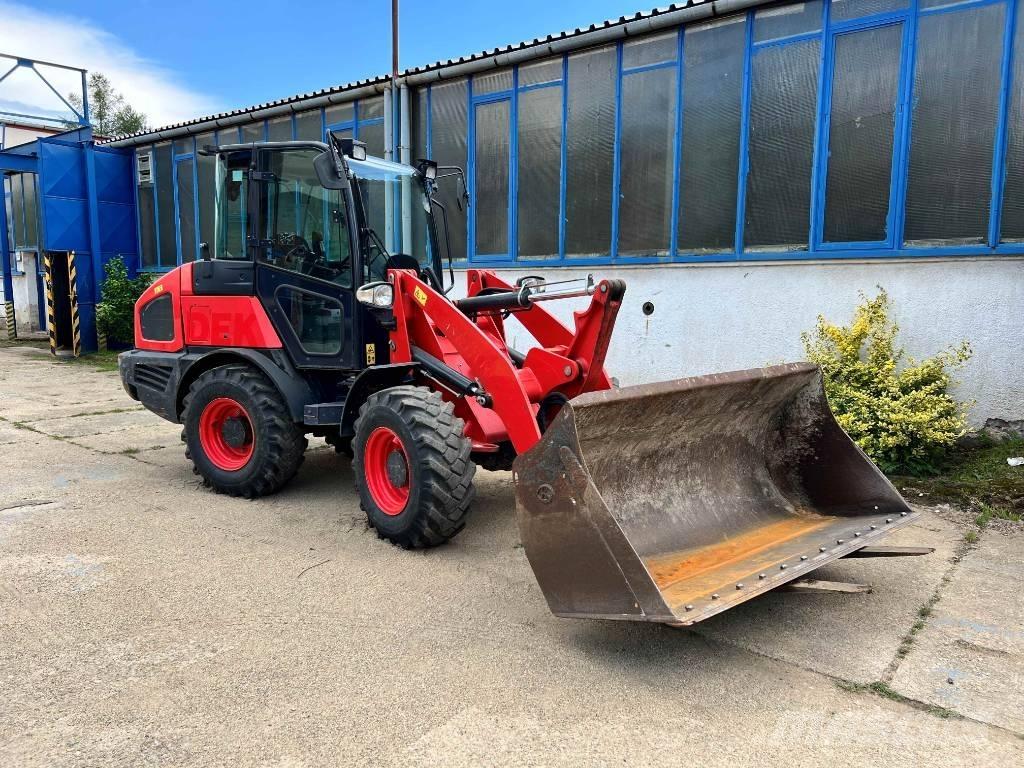 Kubota R082 Iekrāvēji uz riteņiem