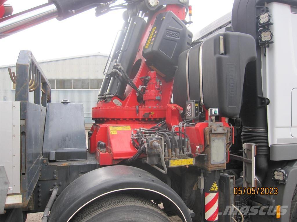 Sisu Polar Smagās mašīnas ar celtni