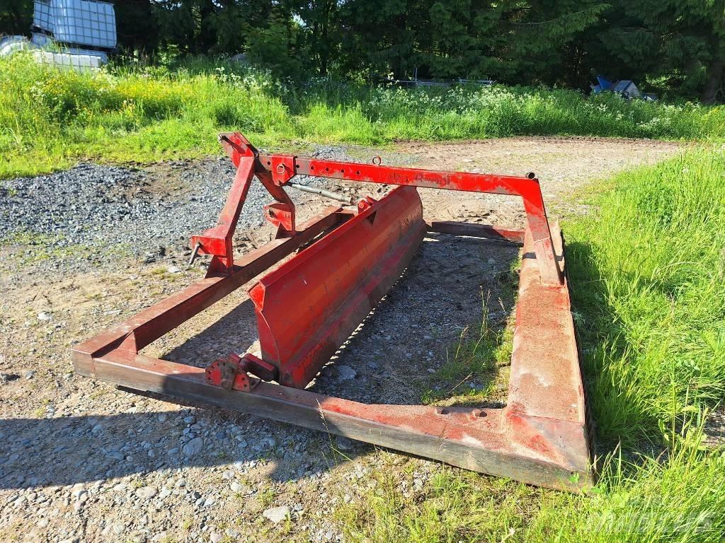 Runni Peltolana 300 Greideri