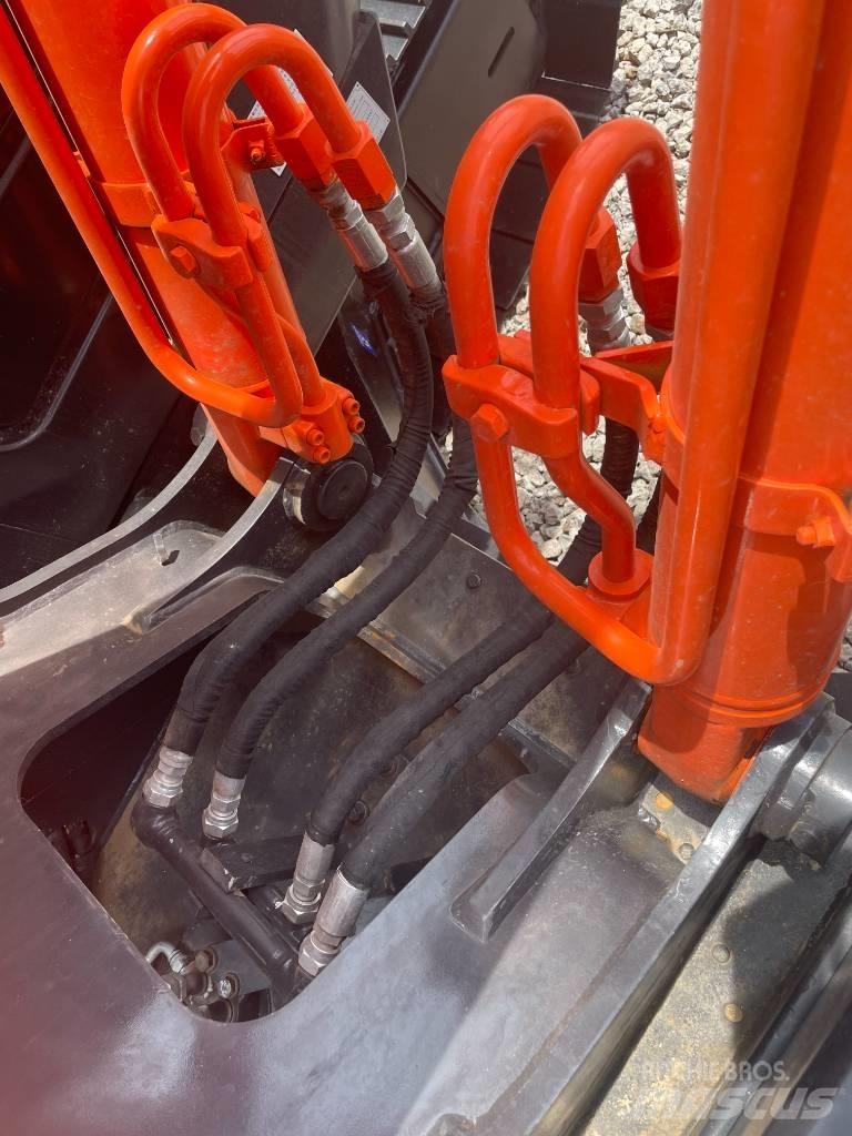 Hitachi ZX 200 Kāpurķēžu ekskavatori