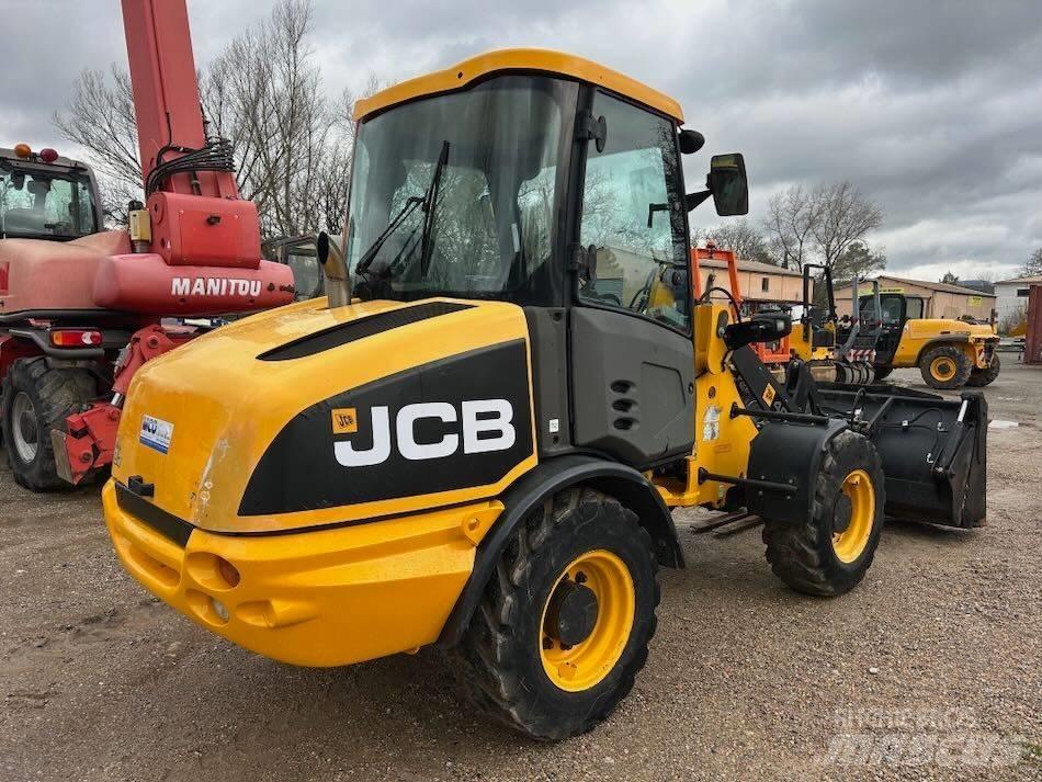 JCB 406 B Iekrāvēji uz riteņiem
